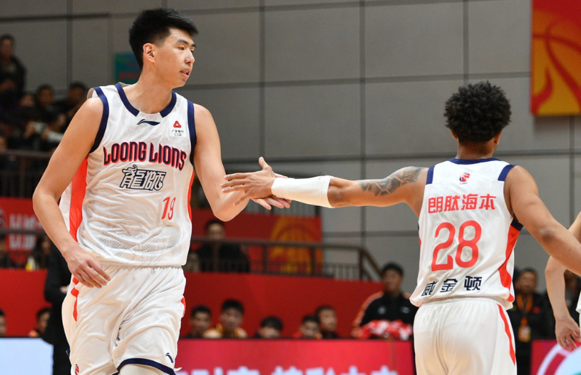 开云体育平台-郭艾伦伤停12场！浙江双杀广州换帅后10战8胜 徐昕狂送6帽