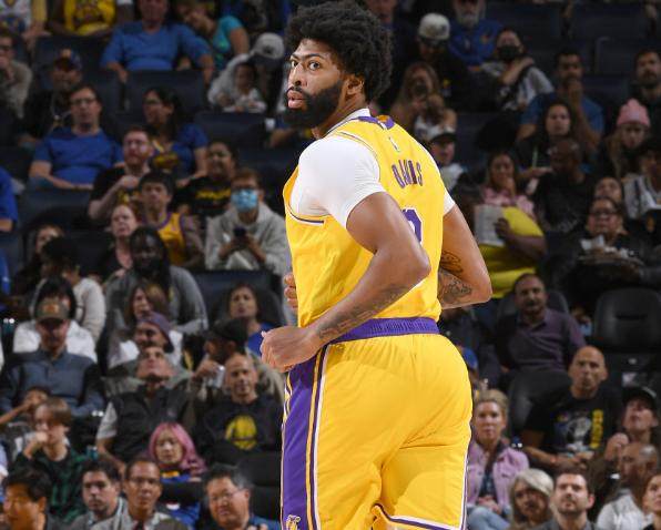 开云体育平台-勇士暴露前场防线隐患 库里开始在防守端指挥交通