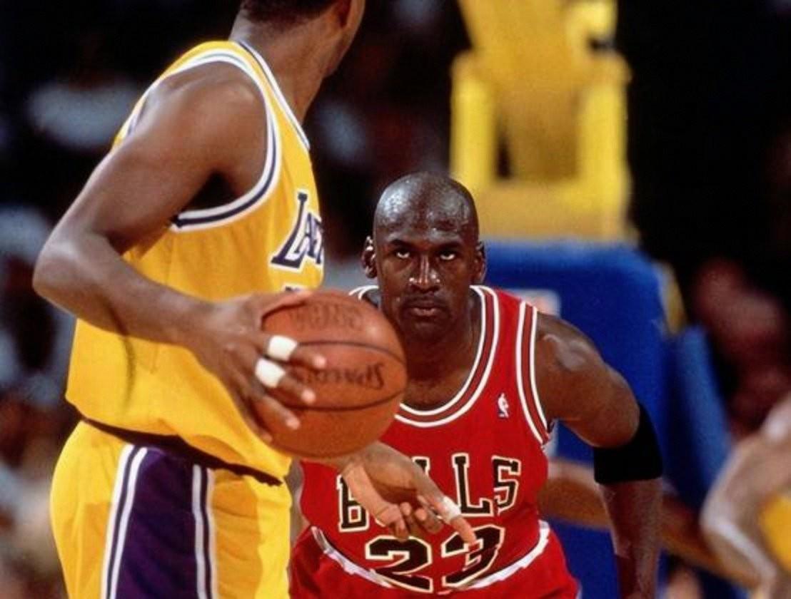 开云登录入口-单赛季包揽MVP+FMVP+得分王有多难？NBA仅4人做到，詹姆斯无缘